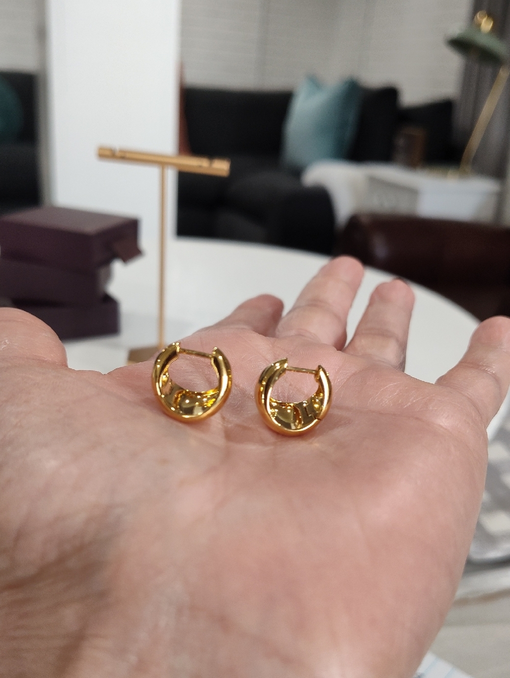 MONICA VINADER 18k Gold Vermeil Tapered Small Hoop Earrings - Picture 3 of 10